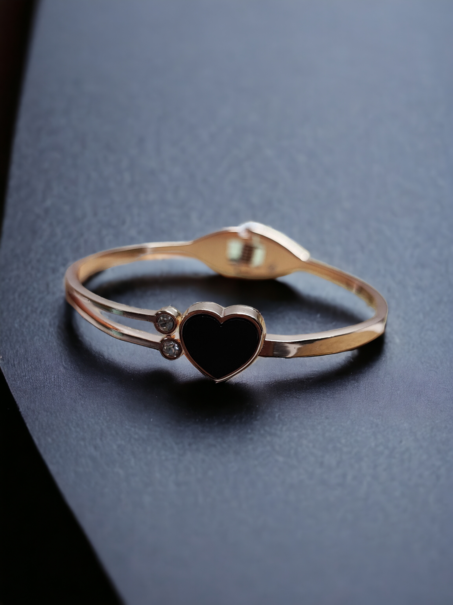 Pearlfect Black Heart Bracelet
