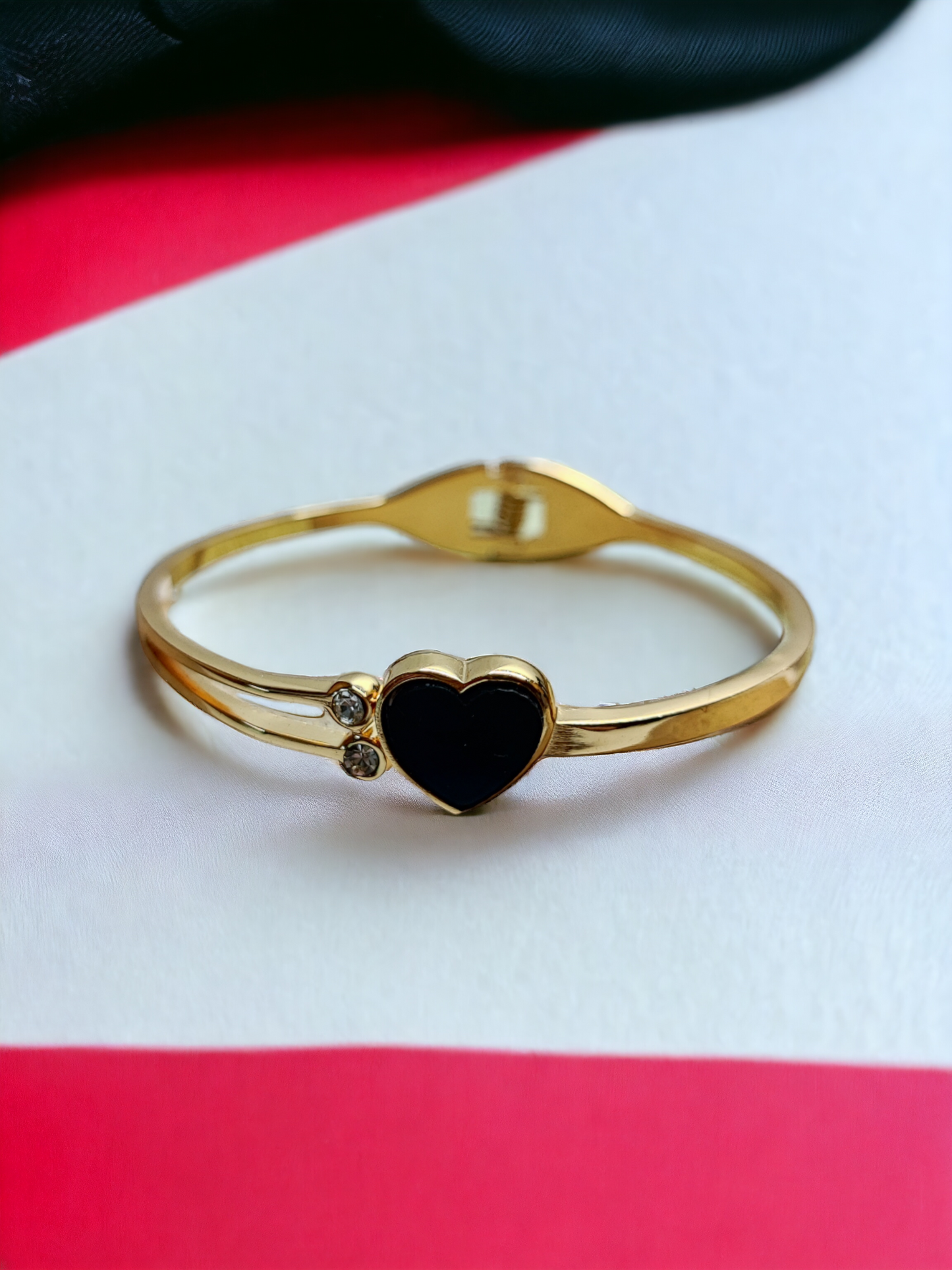 Pearlfect Black Heart Bracelet