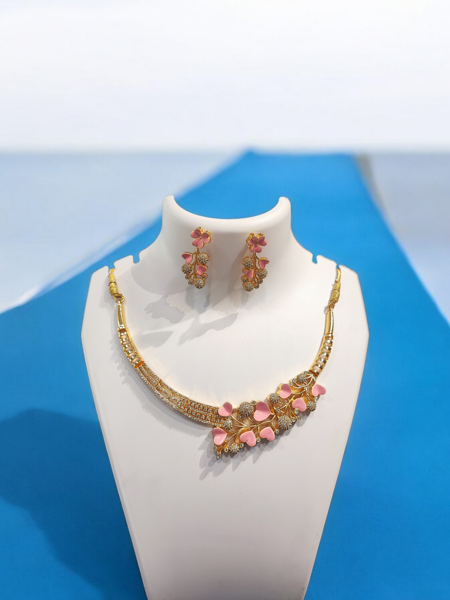 Pearlfect Flower Hearts Necklace Set