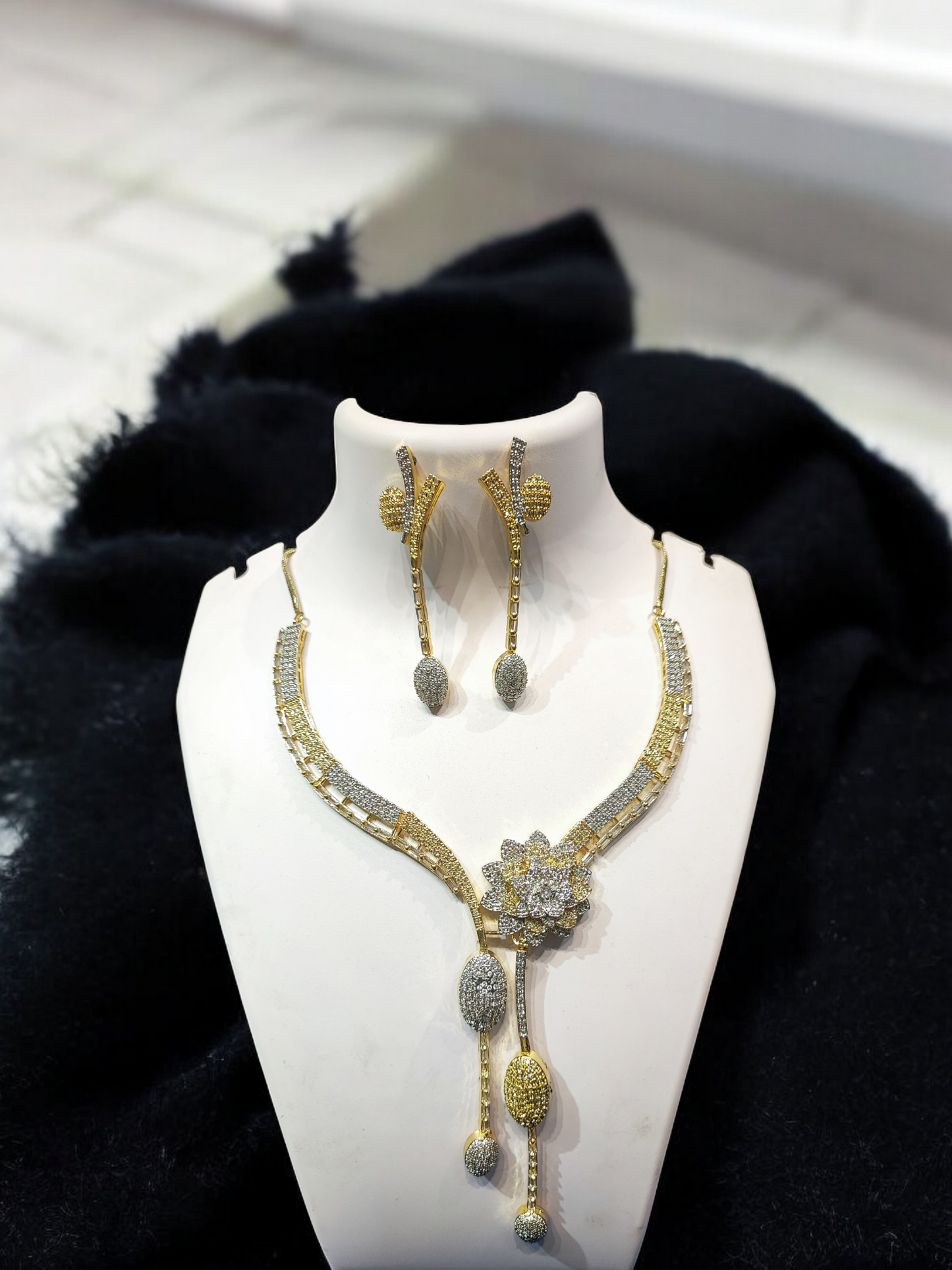Pearlfect Unique Flower Statement AD Necklace Set