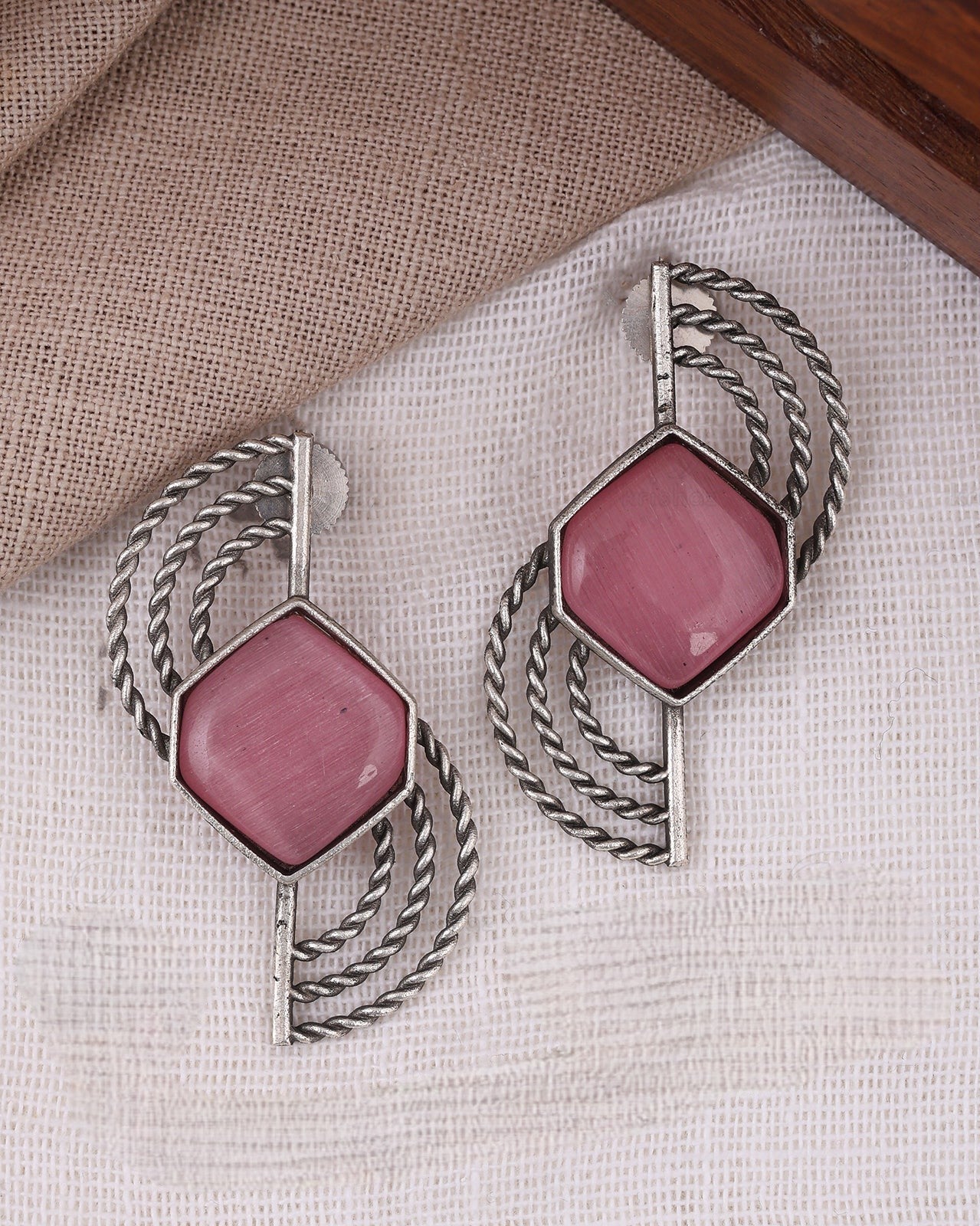 Pearlfect Twist Luxe Stud Earrings