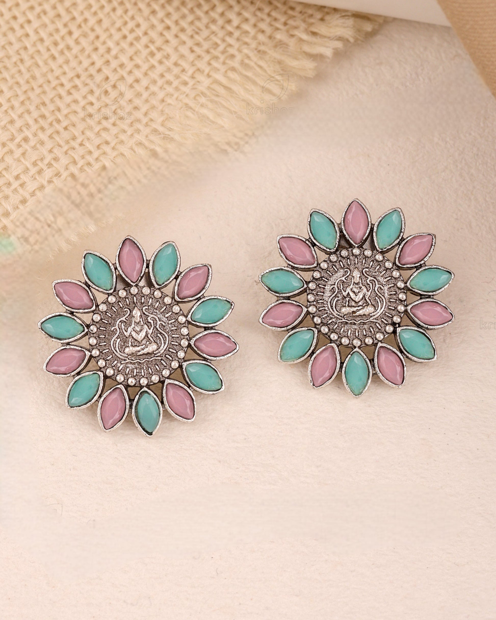 Pearlfect Ivory Petal Stud Earrings