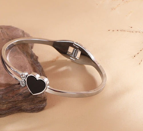 Pearlfect Black Heart Bracelet