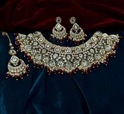 Pearlfect Exquisite Semi-Precious Kundan Set with Maang Teeka