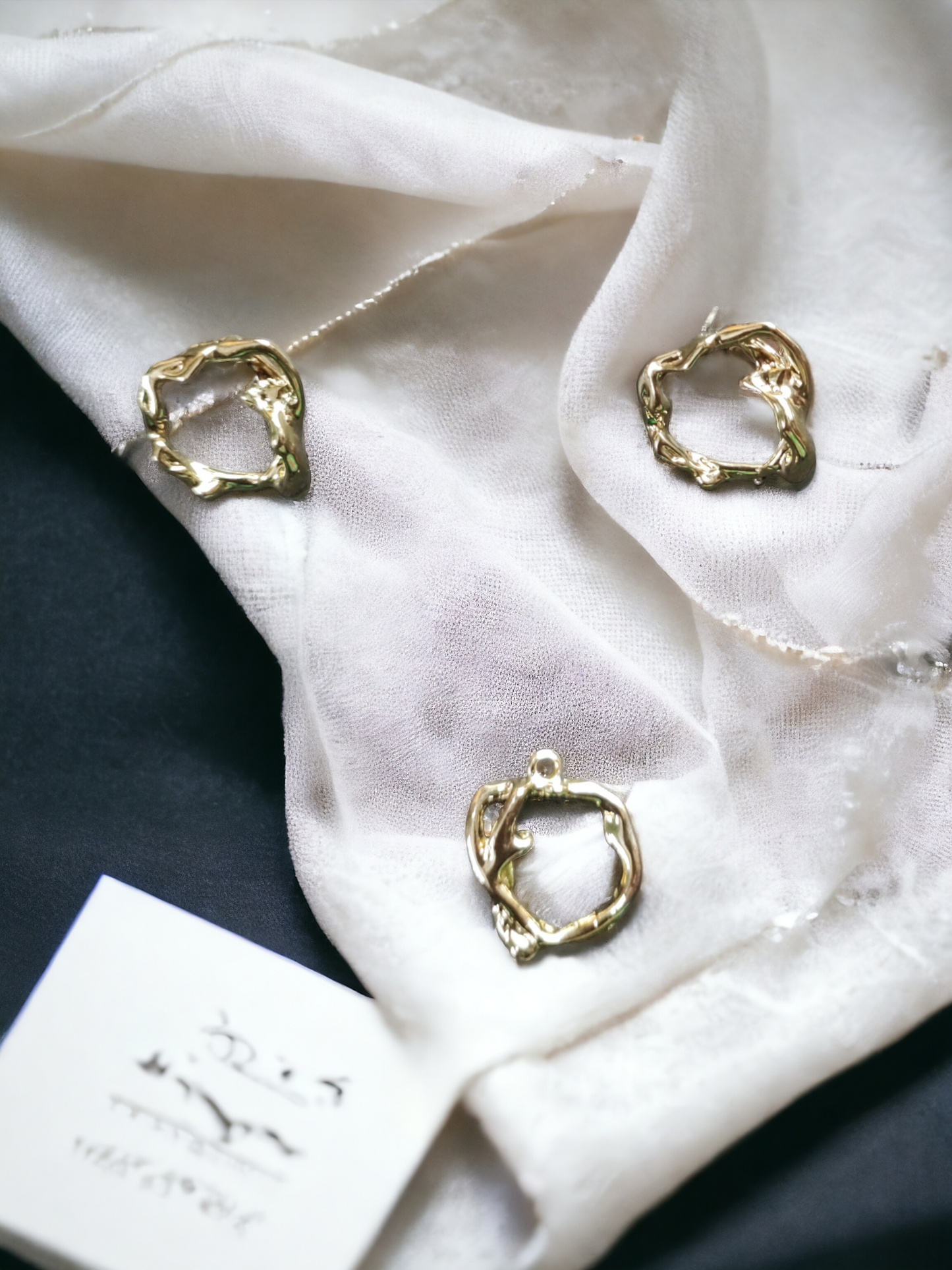 Pearlfect Lustrous Pendant Set Without Chain