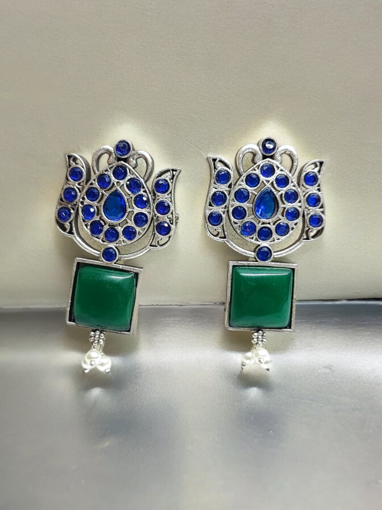 Pearlfect Antique Swan Silver Replica Earrings with Resin & Pearls