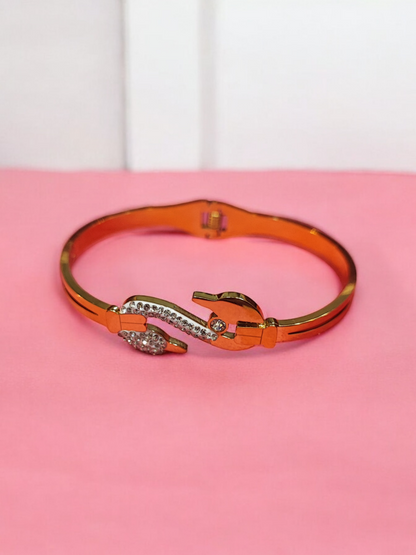 Pearlfect Swan Bracelet