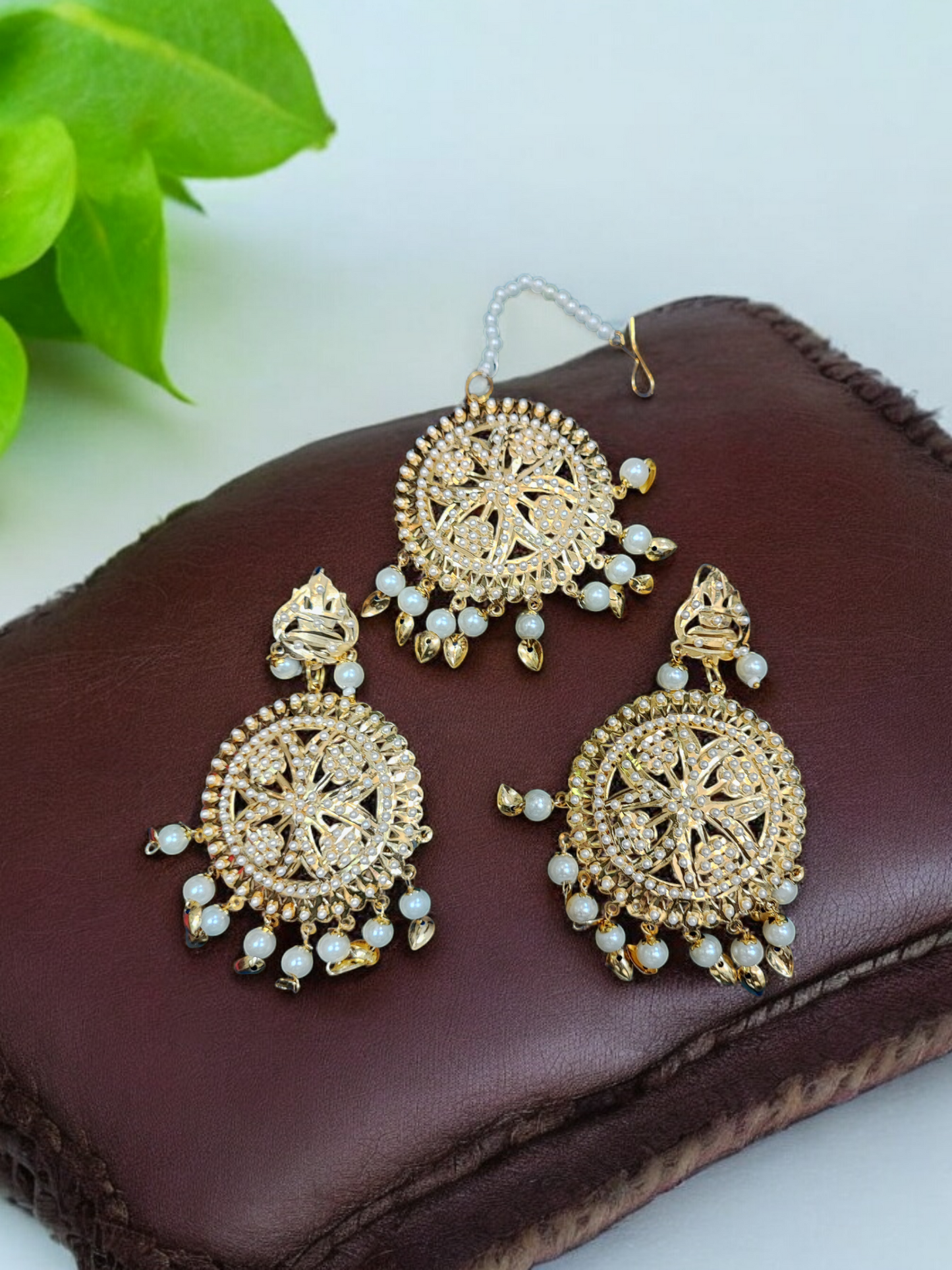 Pearlfect Kundan Earrings & Maang Teeka