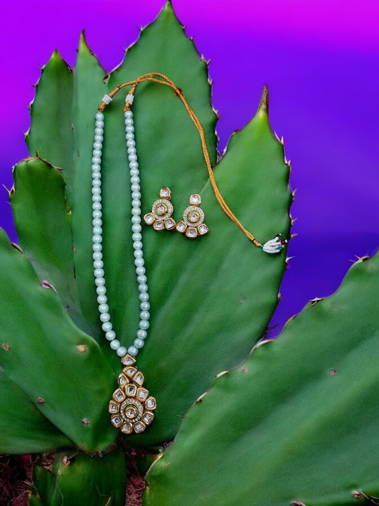 Pearlfect Exquisite Kundan with Pearl Necklace Set
