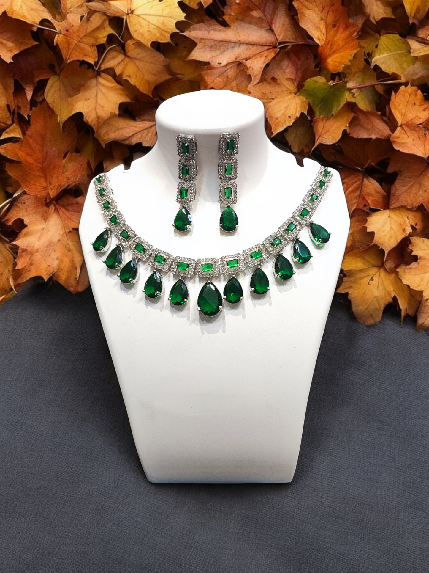 Pearlfect Greeny Days Necklace Set