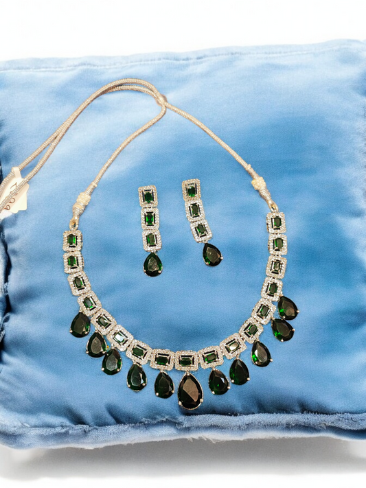 Pearlfect Greeny Days Necklace Set
