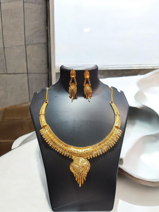 Pearlfect Golden Leaf Necklace Set