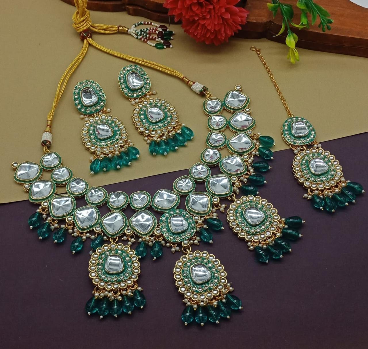 Pearlfect Wedding Kundan Set with Maang Teeka