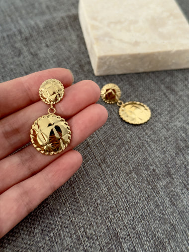 Pearlfect Gold Turtle Silhouette Earrings