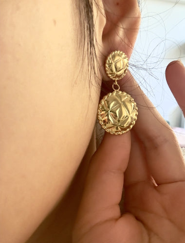 Pearlfect Gold Turtle Silhouette Earrings
